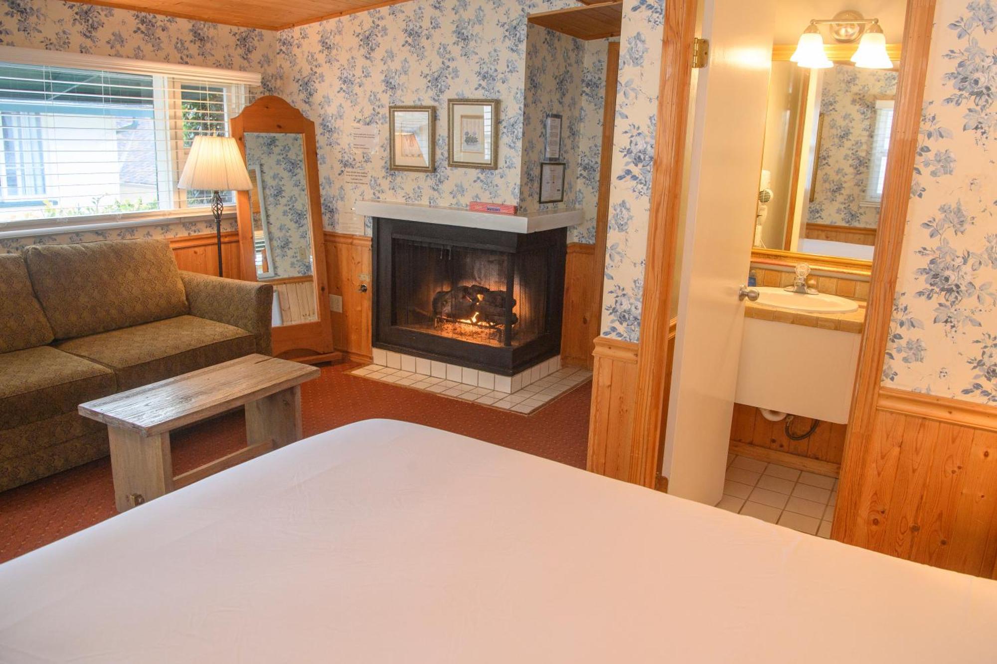 Carmel Fireplace Inn מראה חיצוני תמונה