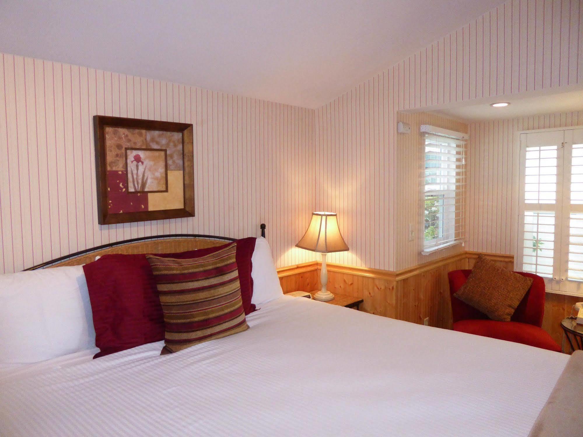 Carmel Fireplace Inn מראה חיצוני תמונה