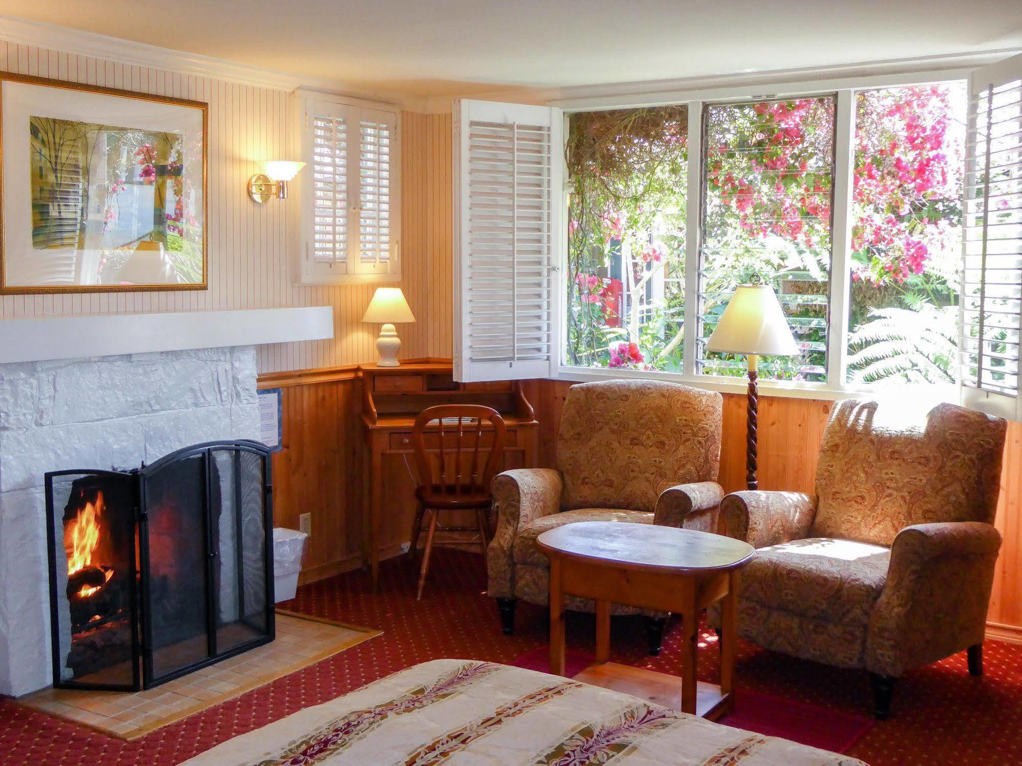 Carmel Fireplace Inn מראה חיצוני תמונה