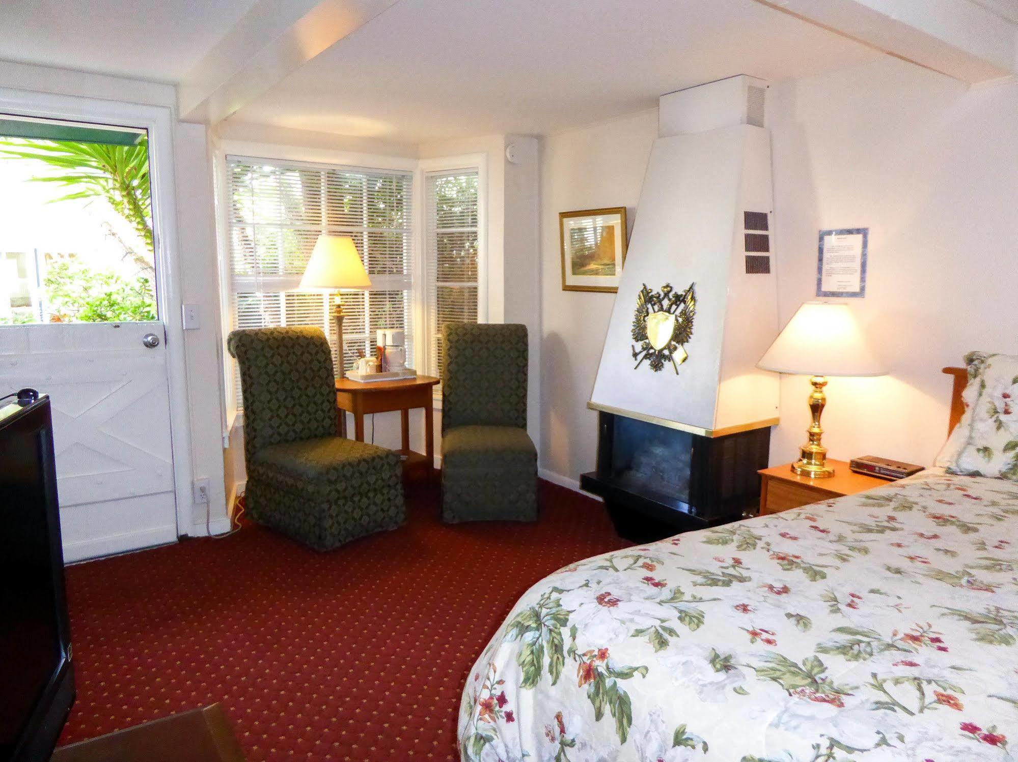 Carmel Fireplace Inn מראה חיצוני תמונה